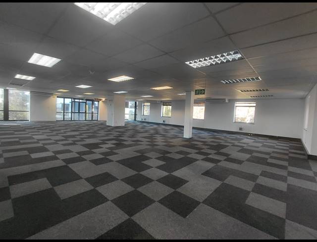 724M² OFFICE TO LET IN BRYANSTON